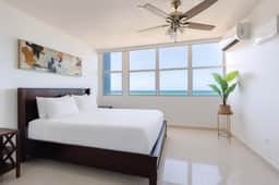 Beachfront Apartment in Marbella del Caribe - Image 3