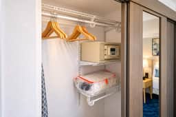 Queen Beds Studio Apt in ESJ Towers Isla Verde - Image 5