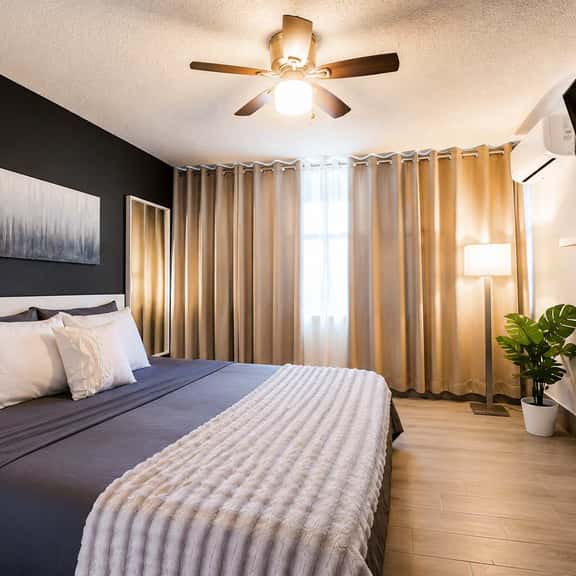 1BR Beachfront Apt with King Bed Isla Verde - Image 1