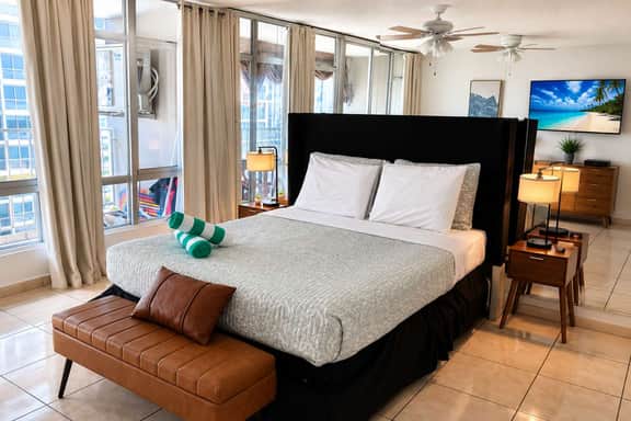 Modern Coral Beach Apt in Isla Verde with Beach Access & Pool - Image 2