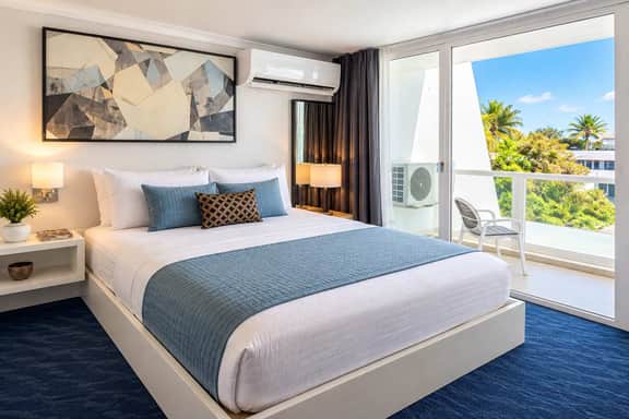 Queen Beds Studio Apt in ESJ Towers Isla Verde - Image 2