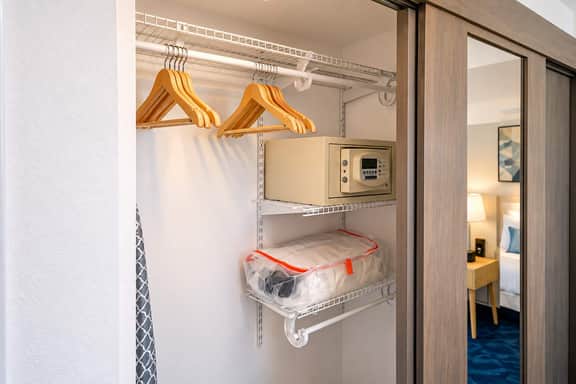 Queen Beds Studio Apt in ESJ Towers Isla Verde - Image 5
